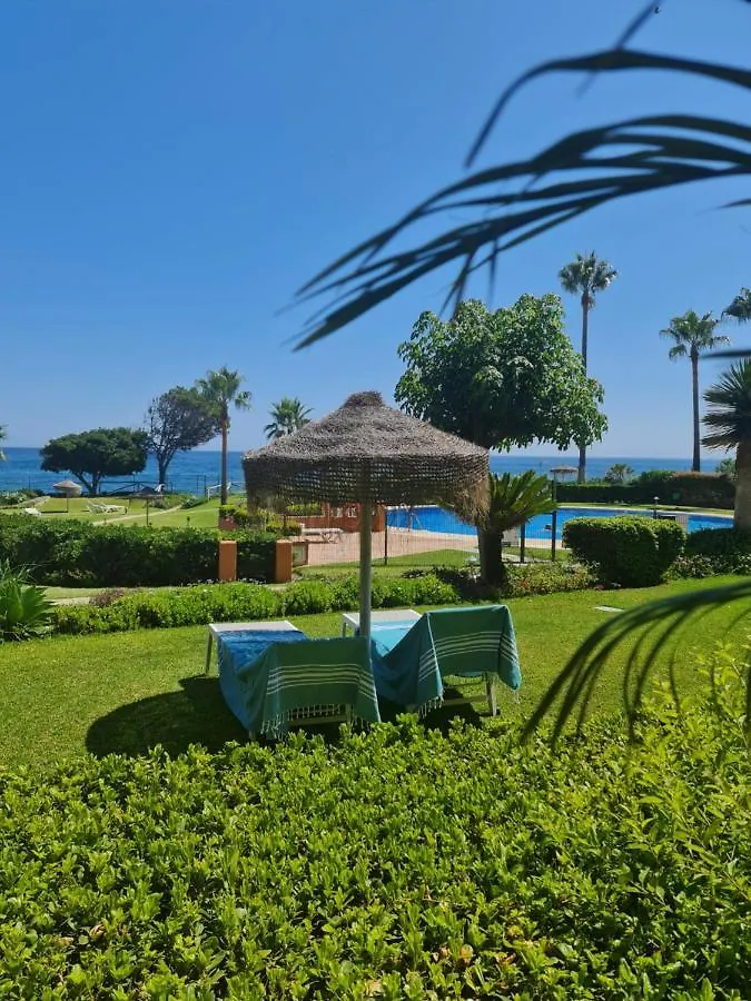 Apartment Los Molinos On The Beachfront With Pool Estepona