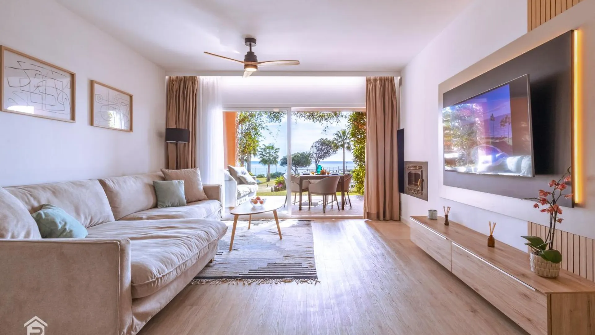 Apartment Los Molinos On The Beachfront With Pool Estepona