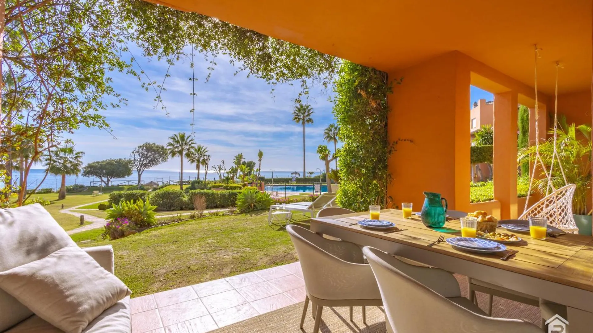 Apartment Los Molinos On The Beachfront With Pool Estepona