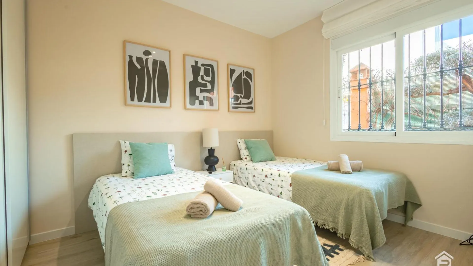 Apartment Los Molinos On The Beachfront With Pool Estepona