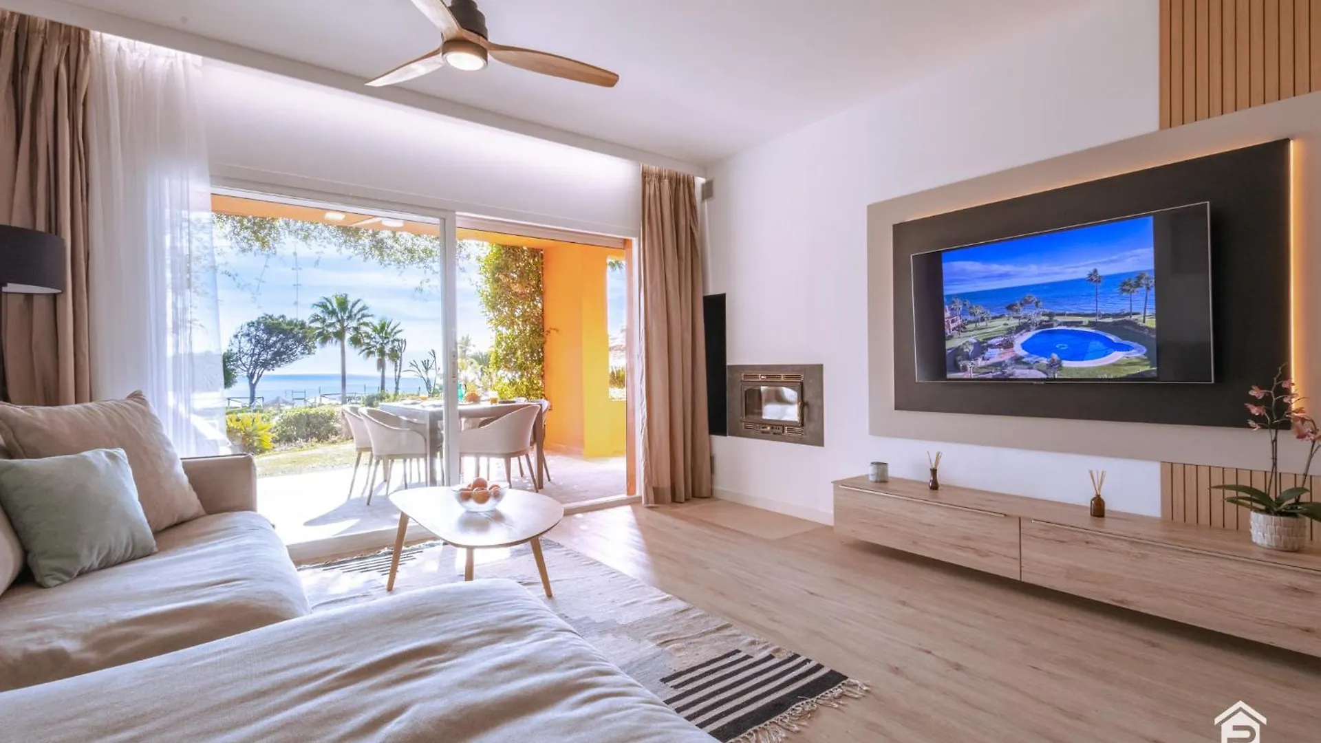 Apartment Los Molinos On The Beachfront With Pool Estepona